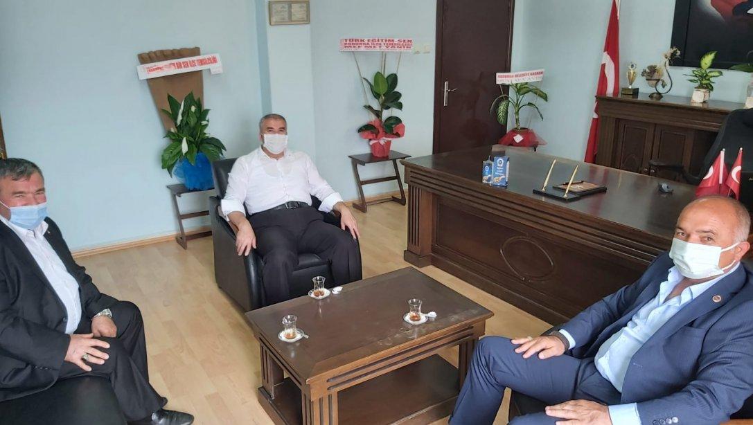 Belediye Başkanı Sayın Mustafa AYDIN'dan Milli Eğitim Müdürümüz Sayın İsmail ÖZÜDOĞRU'ya 'Hayırlı Olsun' Ziyareti